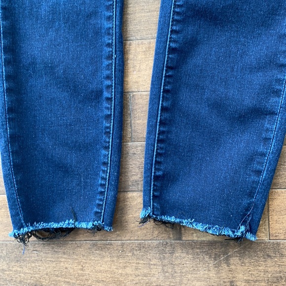 Articles of Society Dark Blue Carly Cut Off Hem Skinny Jeans Size 26 - Picture 6 of 12
